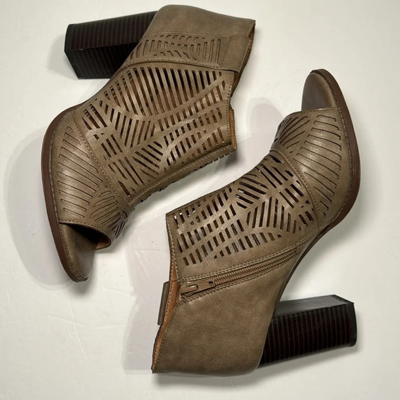 🌻 Report Aquarium Women’s Open Toe Heeled Booties size 9 - Picture 5 of 7